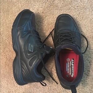 Skechers Black Sneakers with Cushioned Midsole and Lace-Up Design